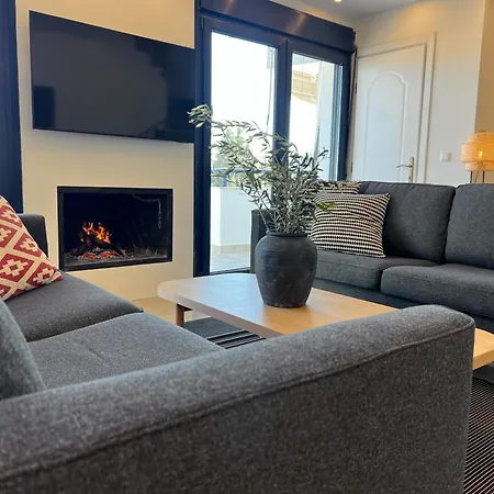 Maisonette With Stunning Terrace & Private Garage - By Solstad *