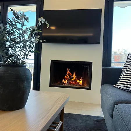 Maisonette With Stunning Terrace & Private Garage - By Solstad كافالا