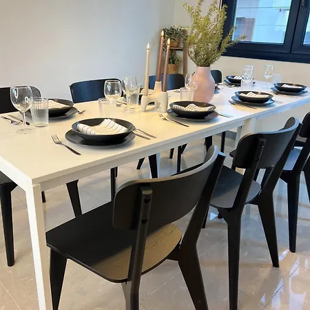 Maisonette With Stunning Terrace & Private Garage - By Solstad شقة *