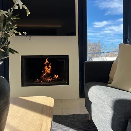 شقة Maisonette With Stunning Terrace & Private Garage - By Solstad كافالا