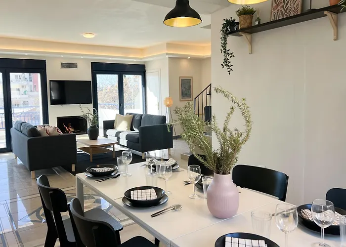 Maisonette With Stunning Terrace & Private Garage - By Solstad Apartamento *