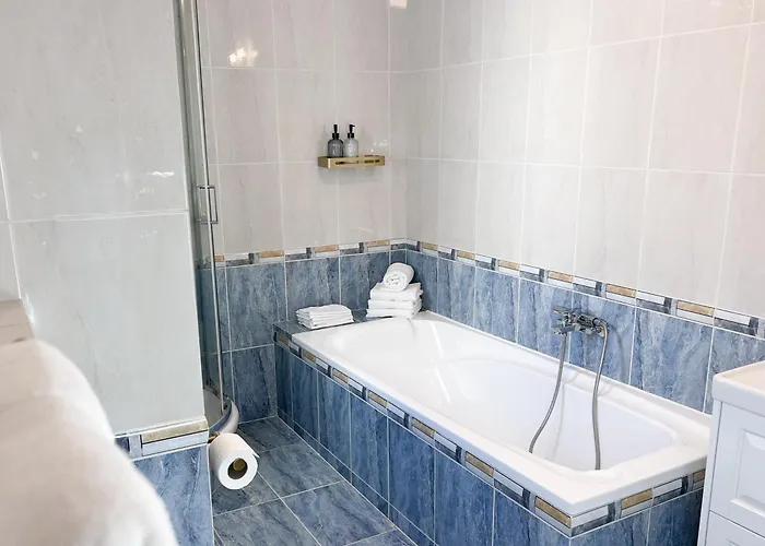 Maisonette With Stunning Terrace & Private Garage - By Solstad Apartamento